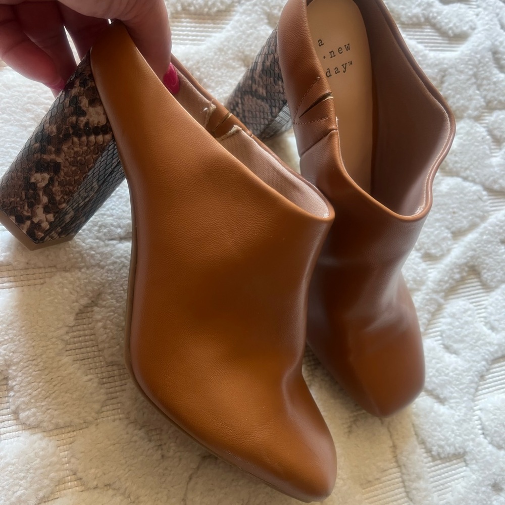 A New Day Tan Mules Classic Design